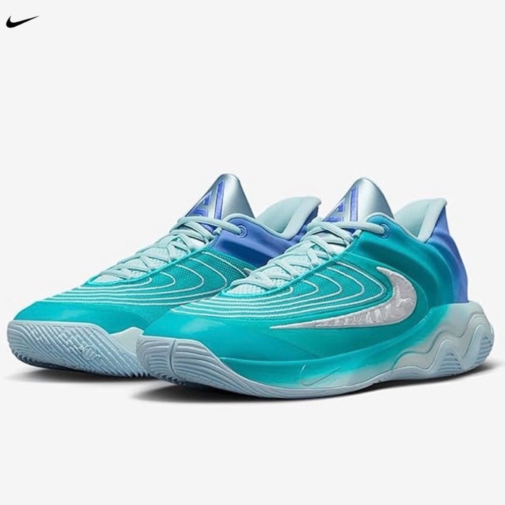 Nike Turquoise to Light Blue Gradient Low-Top Sneakers